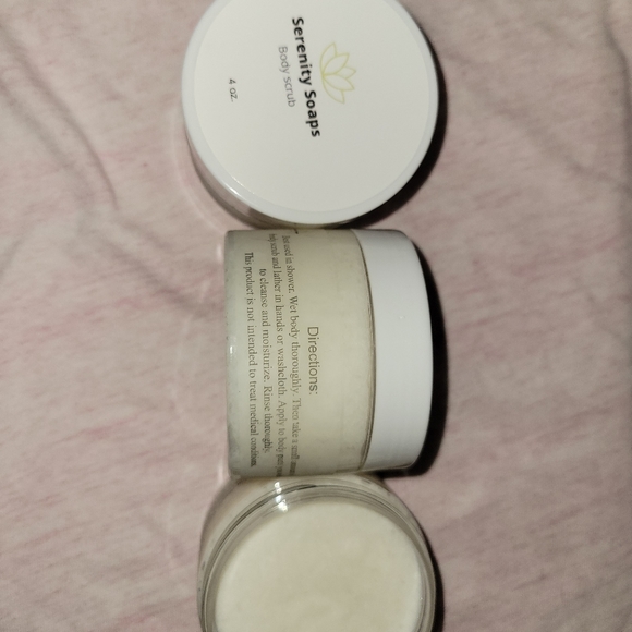 Vanilla coconut body scrub - Picture 3 of 3